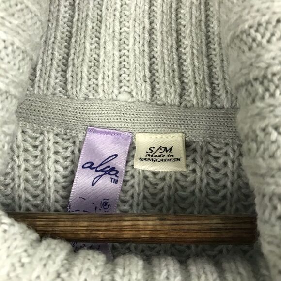 Alya Women’s Grey Poncho Sweater Size S/M - Picture 6 of 7